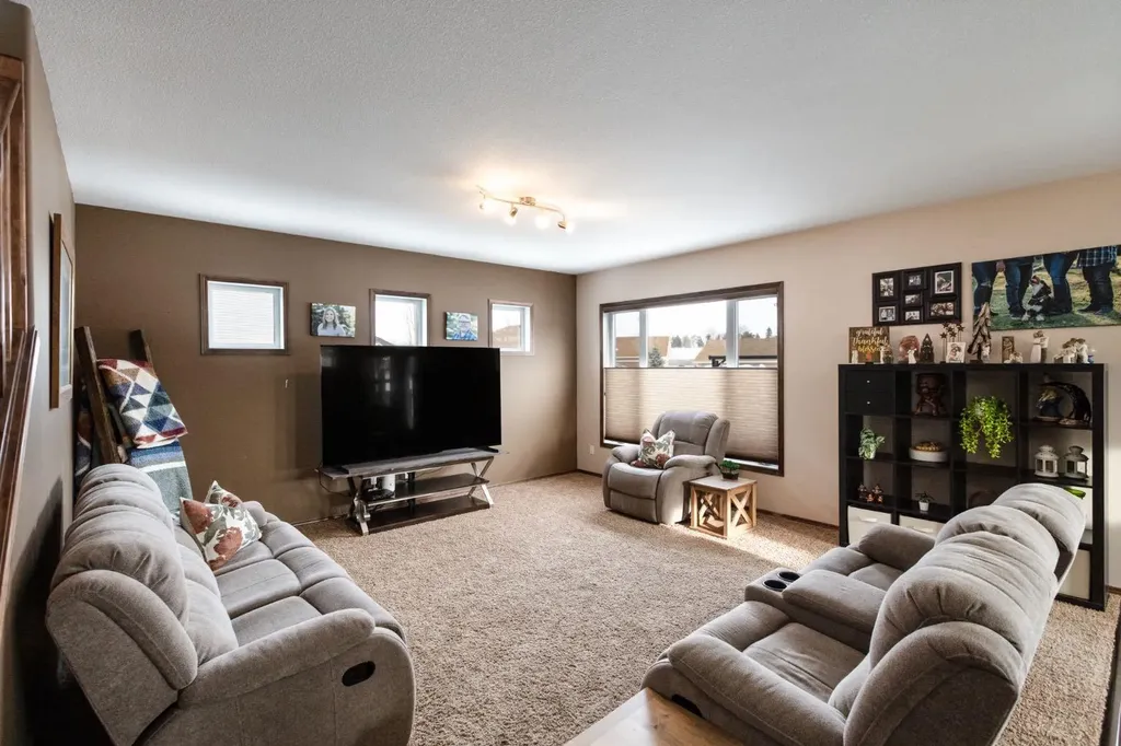 4828 55 Boulevard Close Innisfail AB T4G 0A2