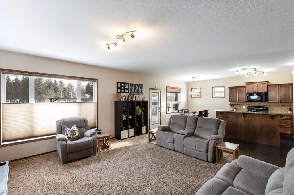 4828 55 Boulevard Close Innisfail AB T4G 0A2