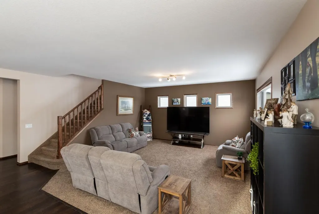 4828 55 Boulevard Close Innisfail AB T4G 0A2
