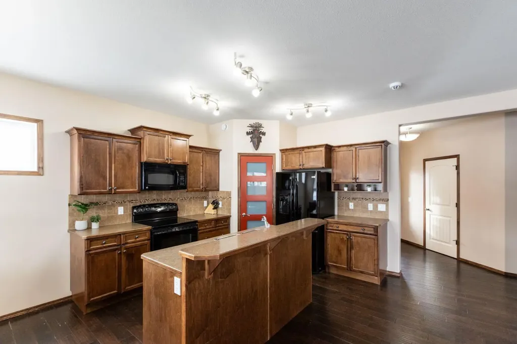 4828 55 Boulevard Close Innisfail AB T4G 0A2