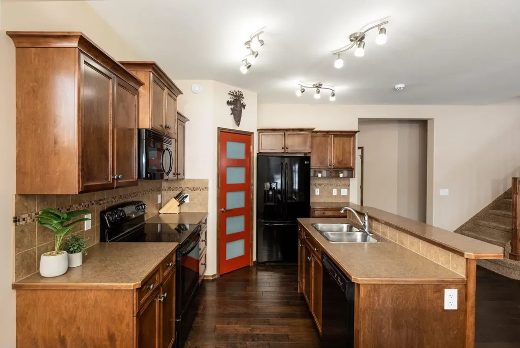 4828 55 Boulevard Close Innisfail AB T4G 0A2