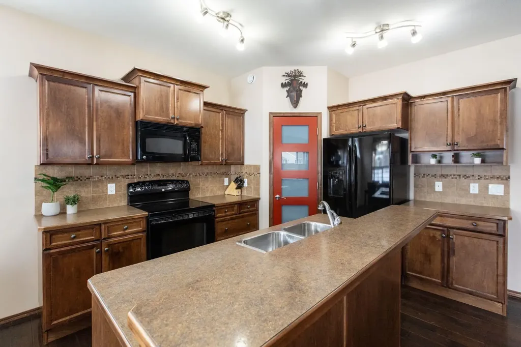 4828 55 Boulevard Close Innisfail AB T4G 0A2