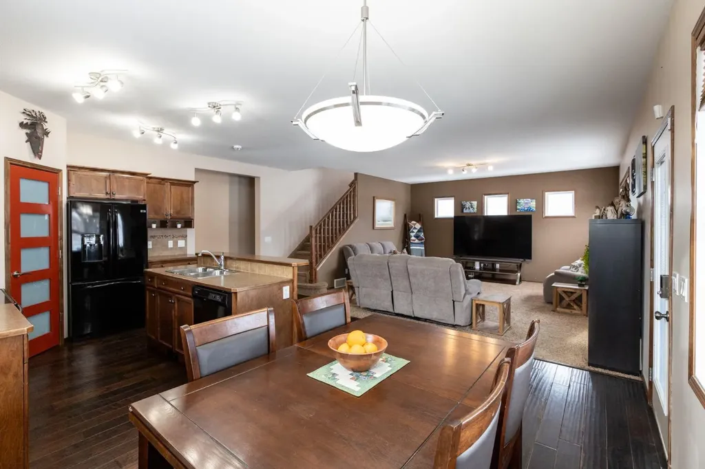 4828 55 Boulevard Close Innisfail AB T4G 0A2