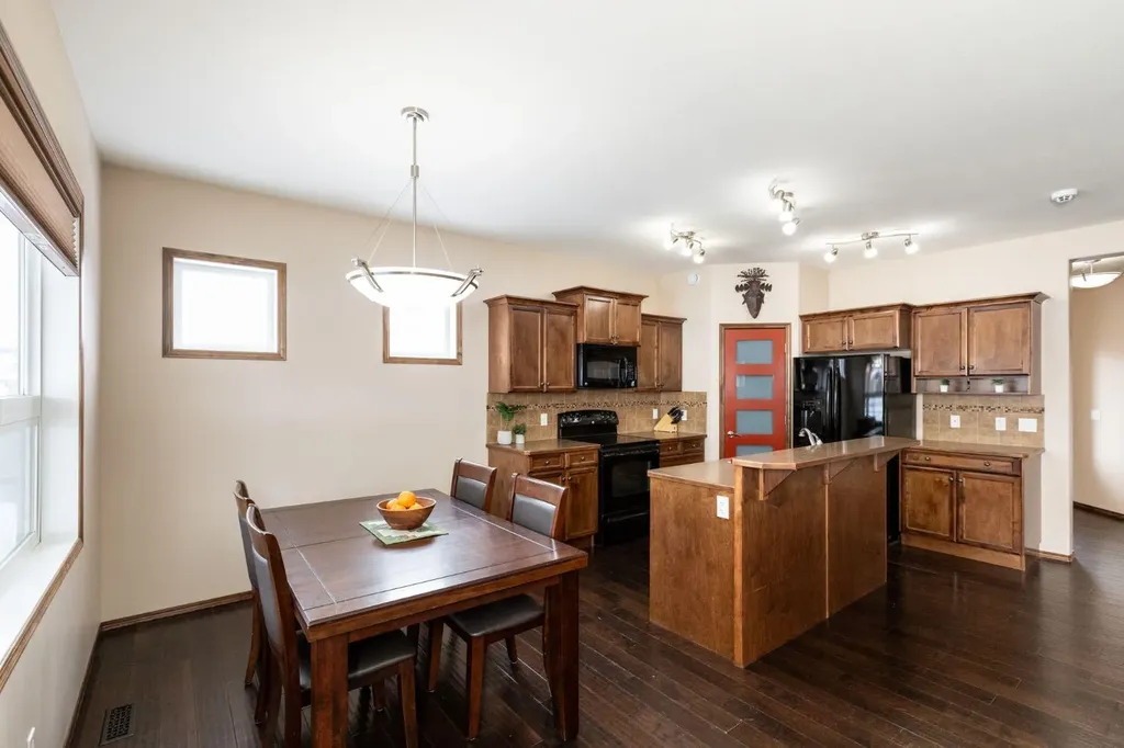 4828 55 Boulevard Close Innisfail AB T4G 0A2