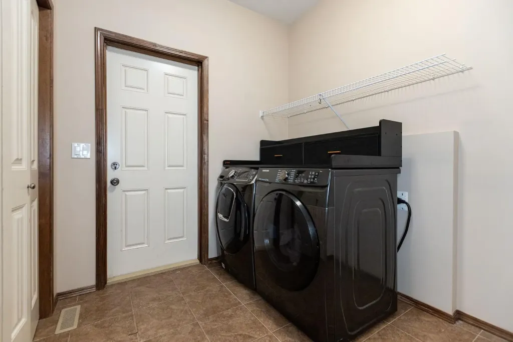 4828 55 Boulevard Close Innisfail AB T4G 0A2
