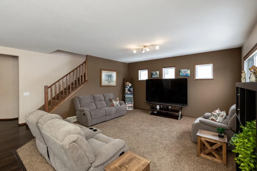4828 55 Boulevard Close Innisfail AB T4G 0A2