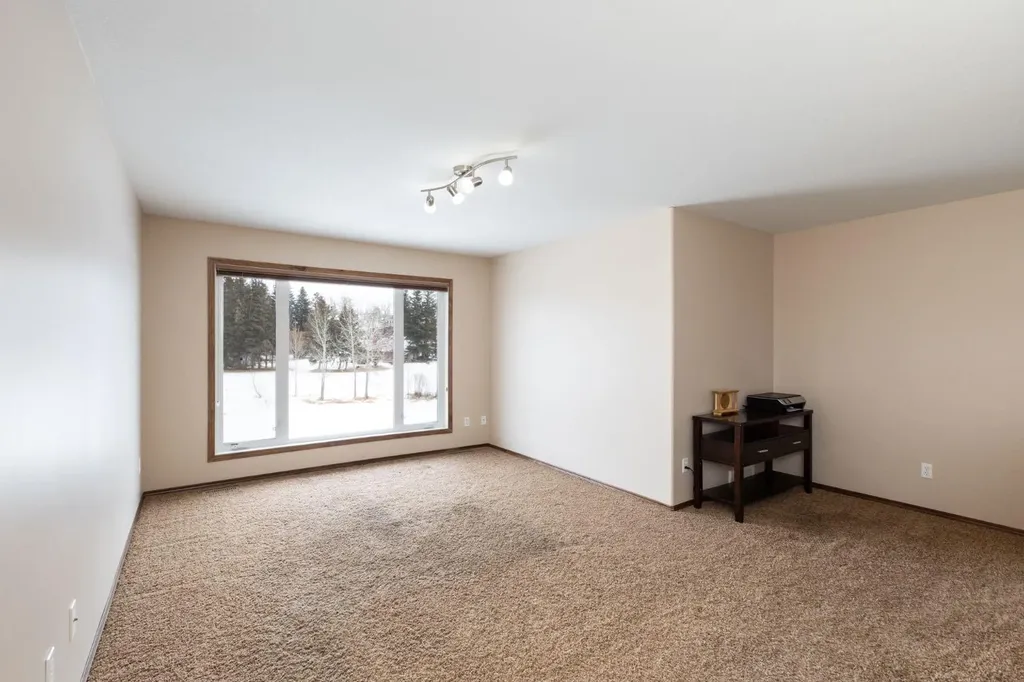 4828 55 Boulevard Close Innisfail AB T4G 0A2