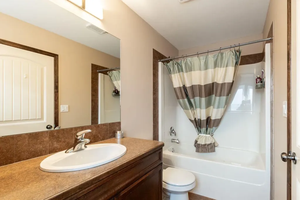 4828 55 Boulevard Close Innisfail AB T4G 0A2
