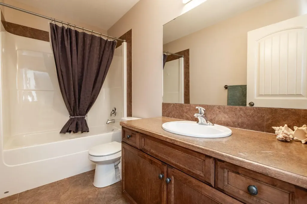 4828 55 Boulevard Close Innisfail AB T4G 0A2
