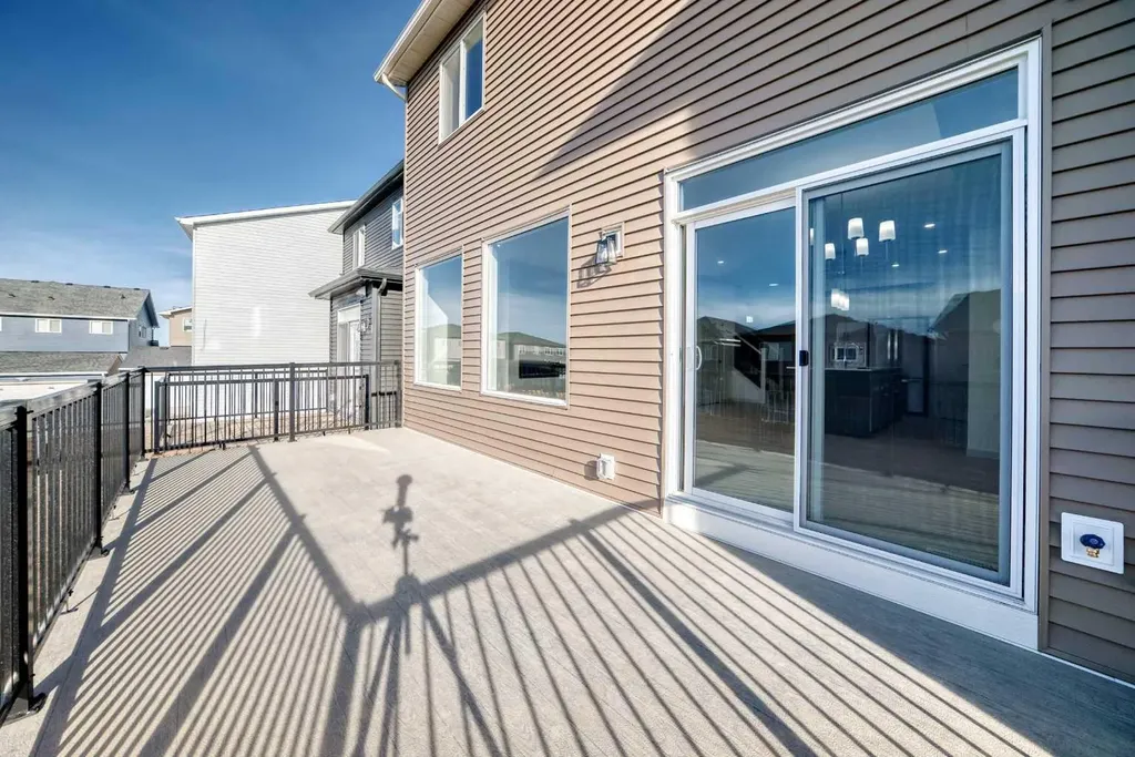31 Lucas Passage NW Calgary AB T3P 1Z4