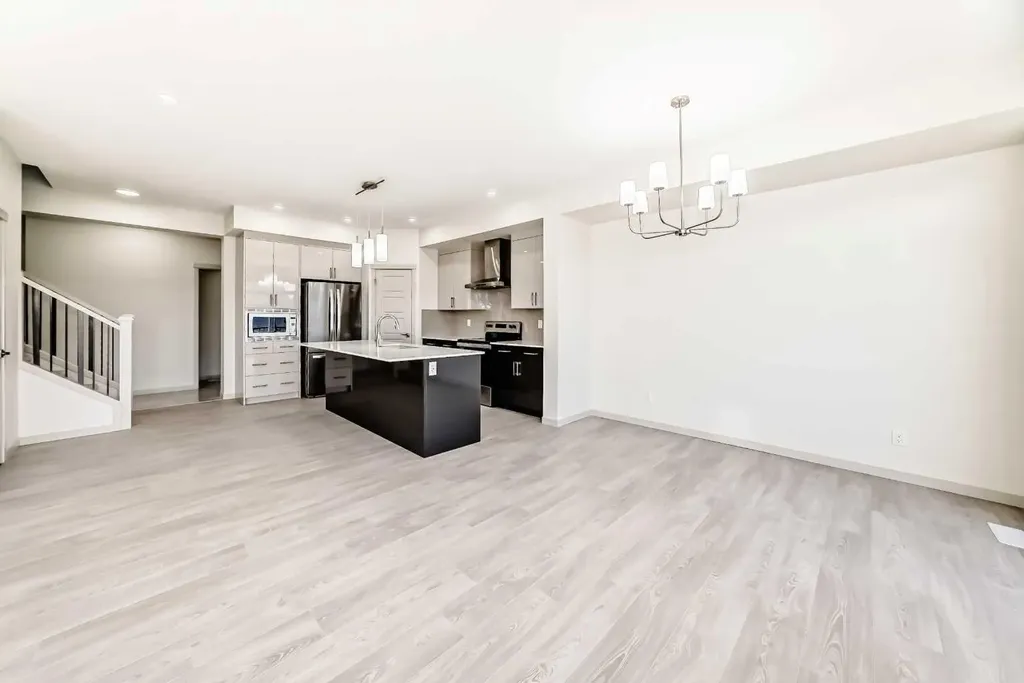31 Lucas Passage NW Calgary AB T3P 1Z4