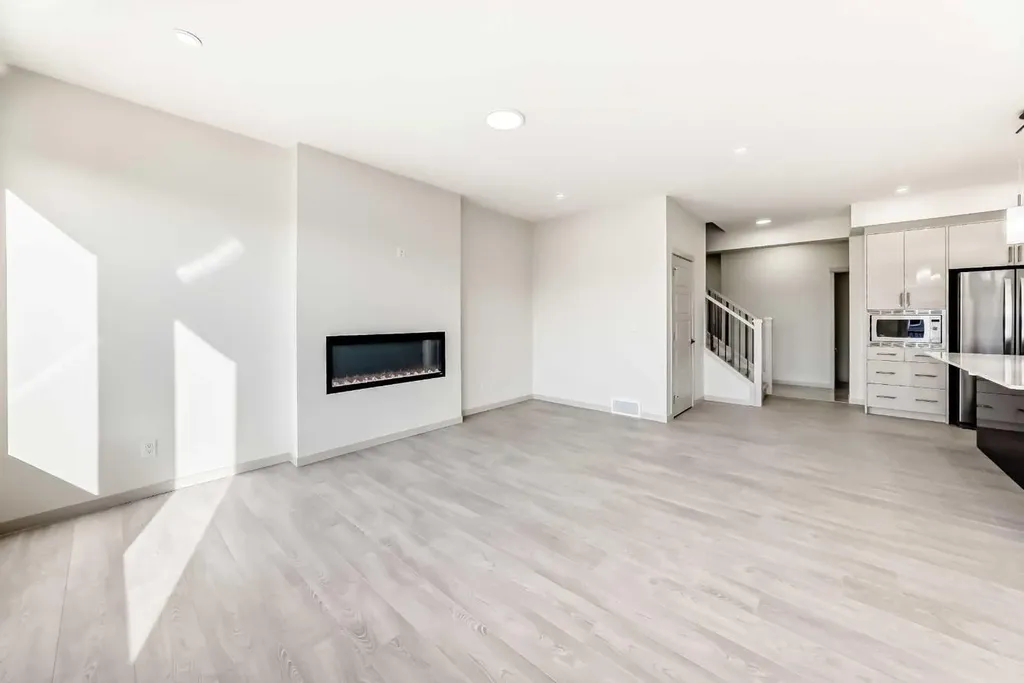 31 Lucas Passage NW Calgary AB T3P 1Z4