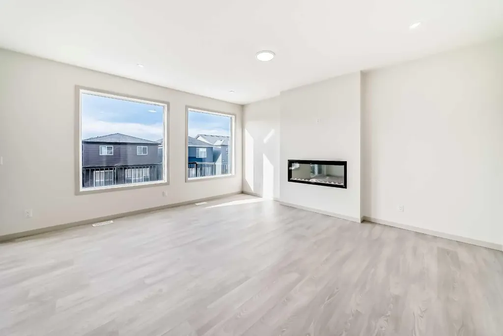 31 Lucas Passage NW Calgary AB T3P 1Z4
