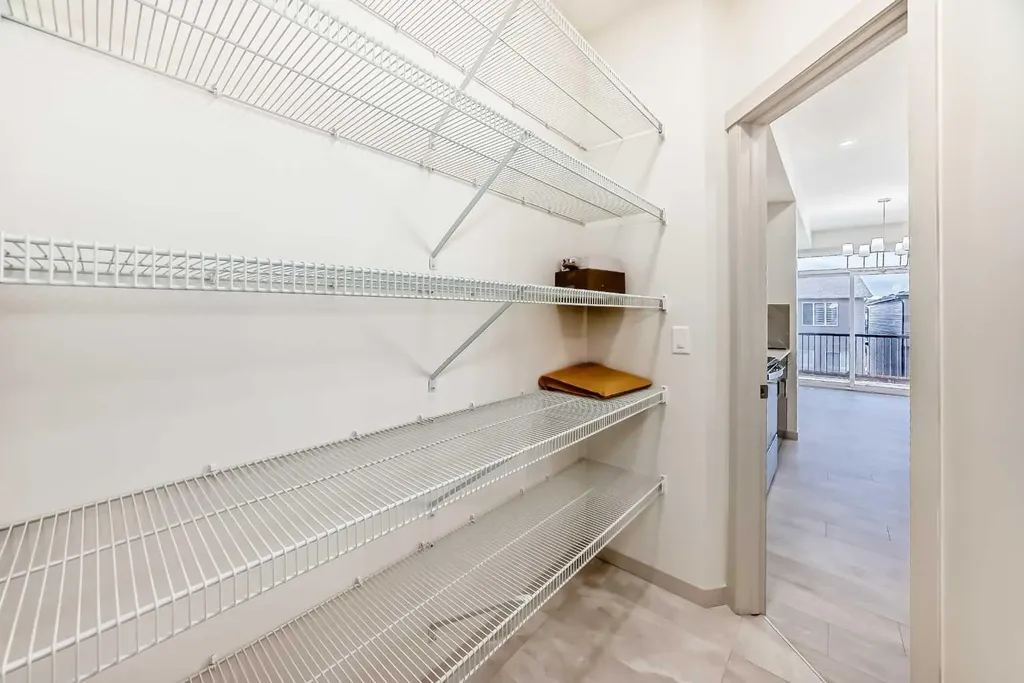 31 Lucas Passage NW Calgary AB T3P 1Z4