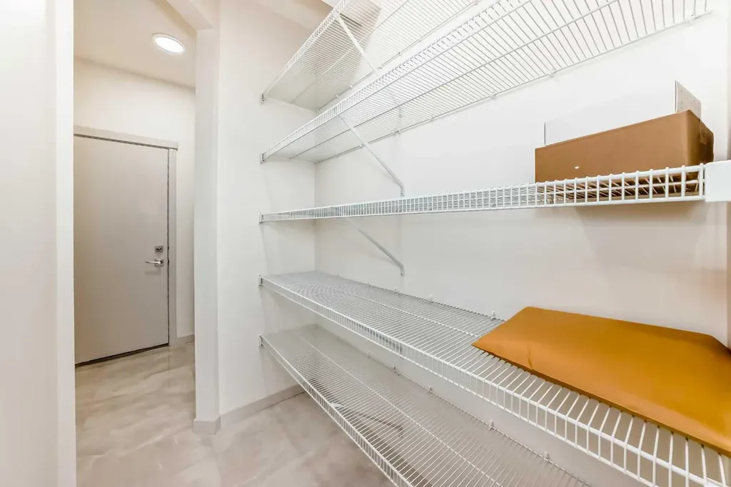 31 Lucas Passage NW Calgary AB T3P 1Z4