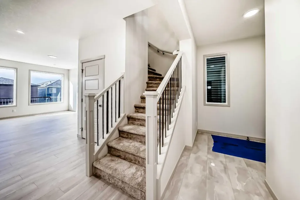 31 Lucas Passage NW Calgary AB T3P 1Z4