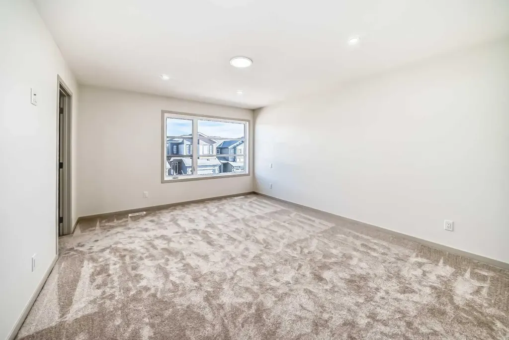 31 Lucas Passage NW Calgary AB T3P 1Z4