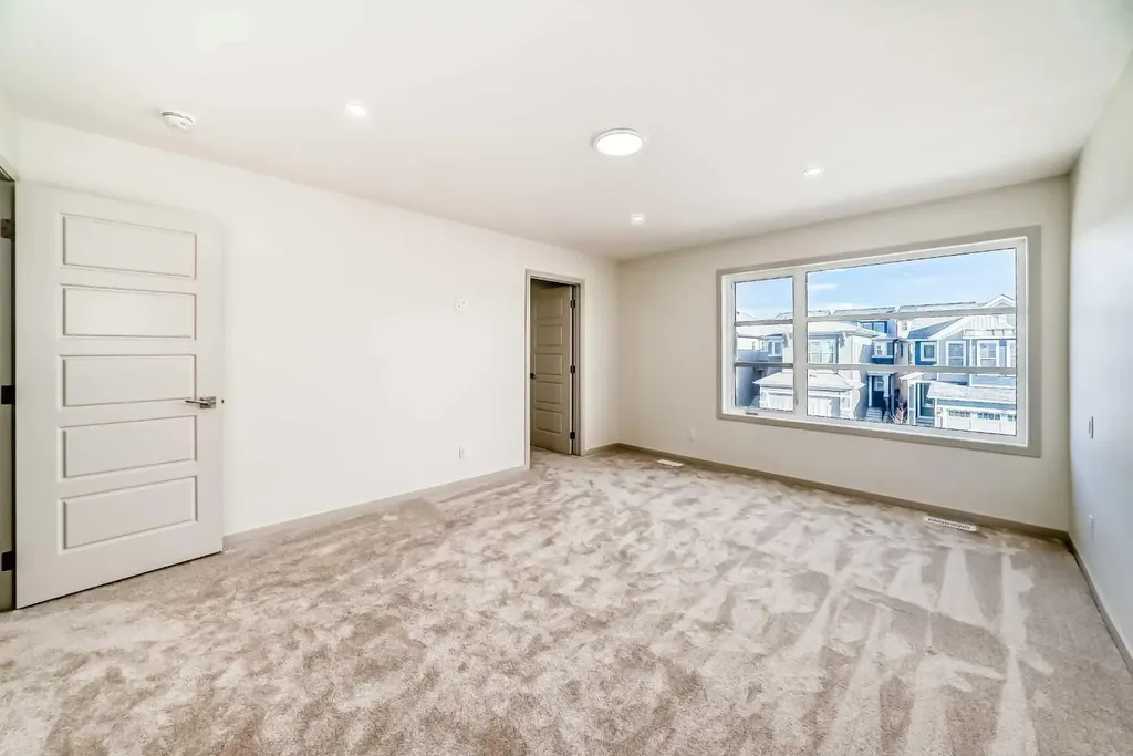 31 Lucas Passage NW Calgary AB T3P 1Z4