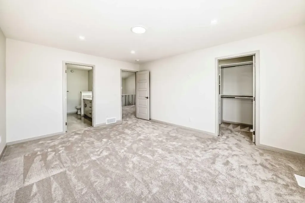 31 Lucas Passage NW Calgary AB T3P 1Z4