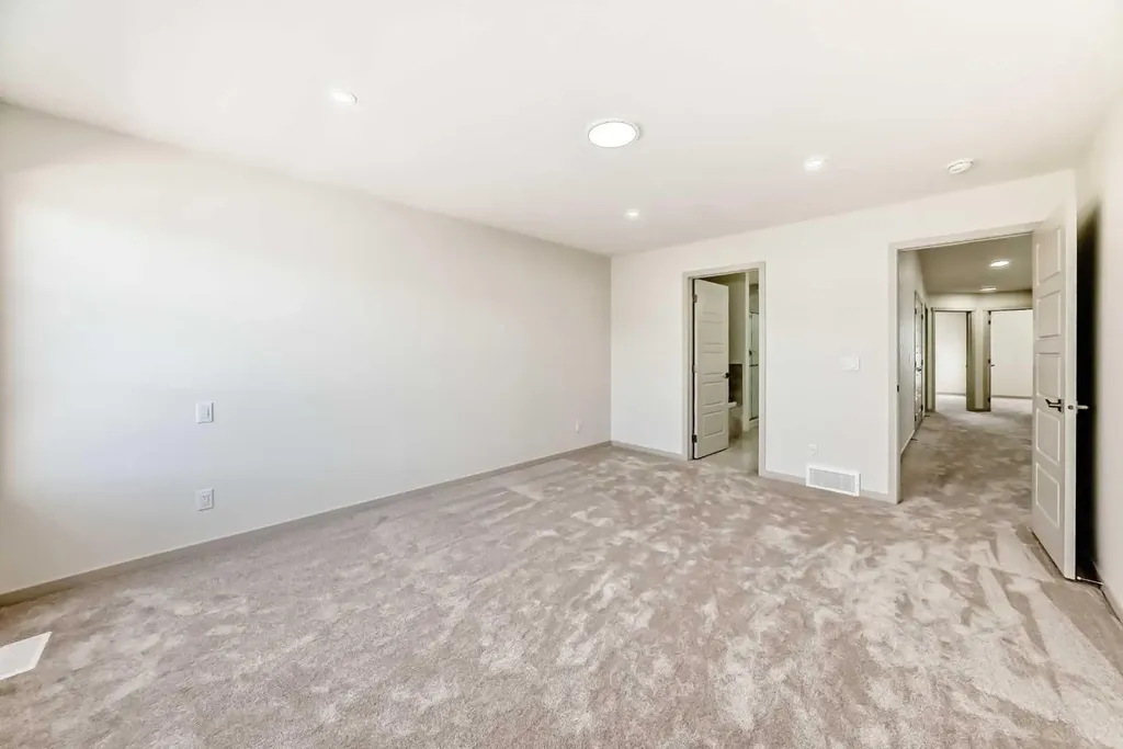 31 Lucas Passage NW Calgary AB T3P 1Z4