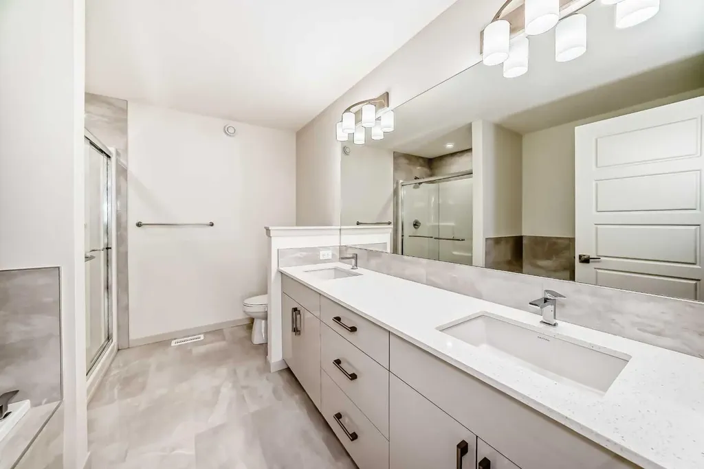 31 Lucas Passage NW Calgary AB T3P 1Z4
