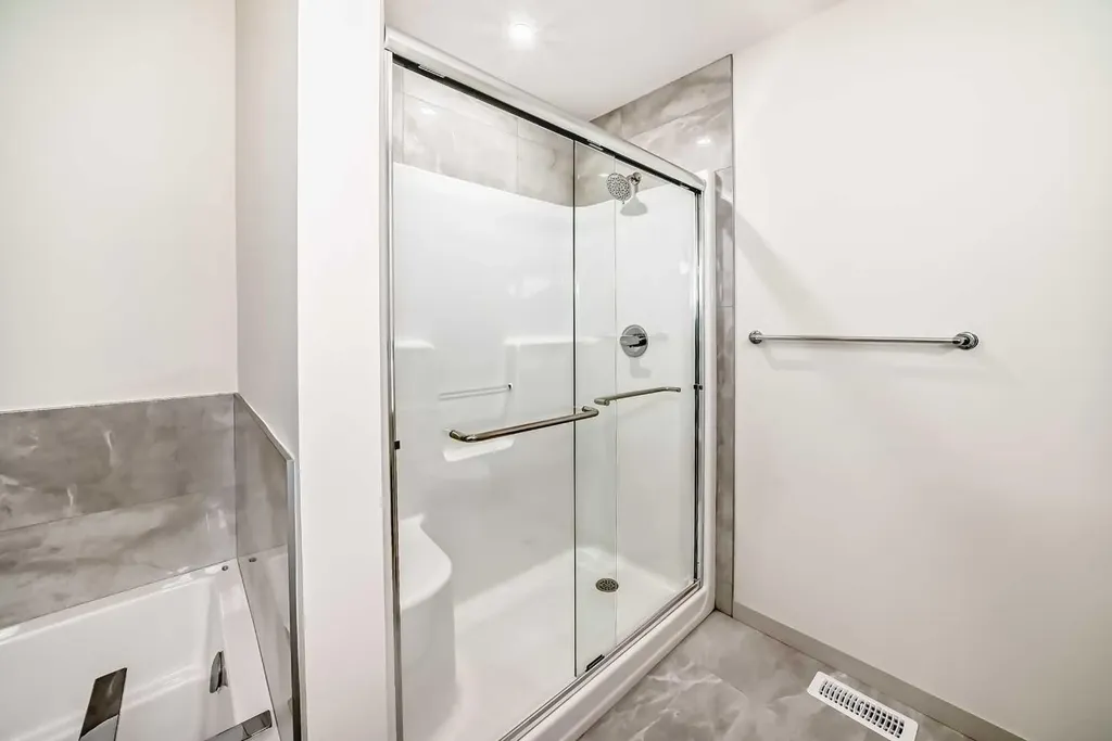 31 Lucas Passage NW Calgary AB T3P 1Z4
