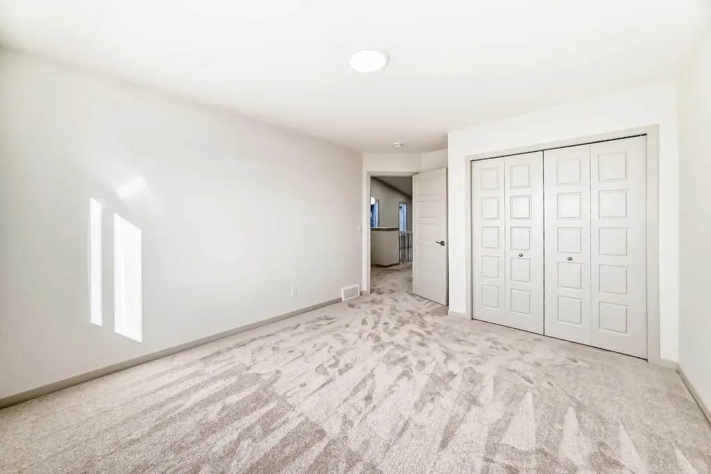 31 Lucas Passage NW Calgary AB T3P 1Z4