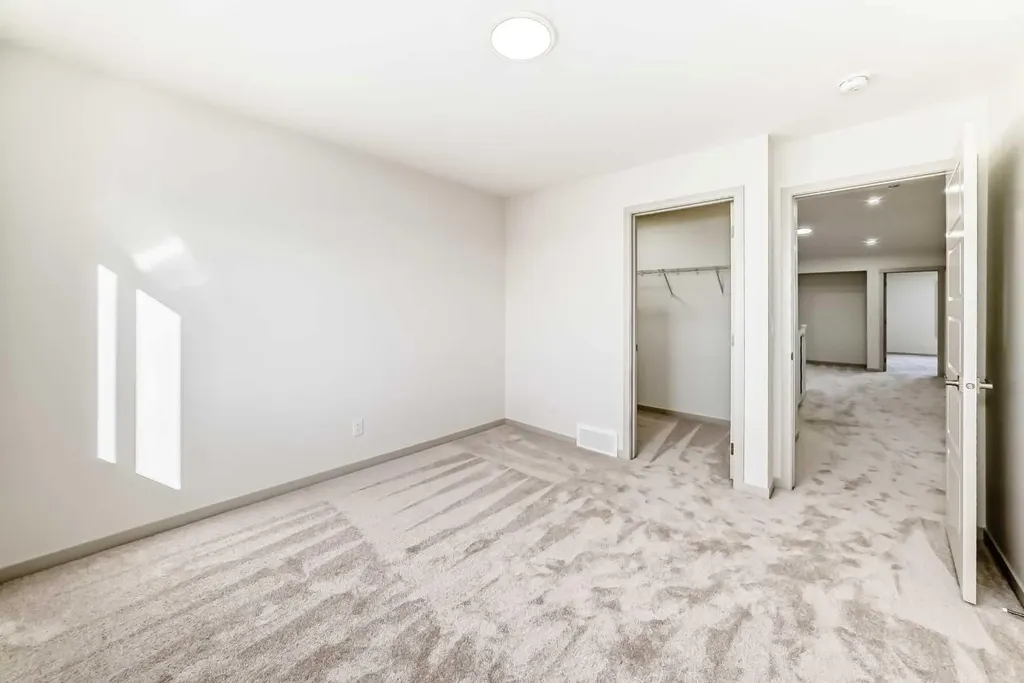 31 Lucas Passage NW Calgary AB T3P 1Z4
