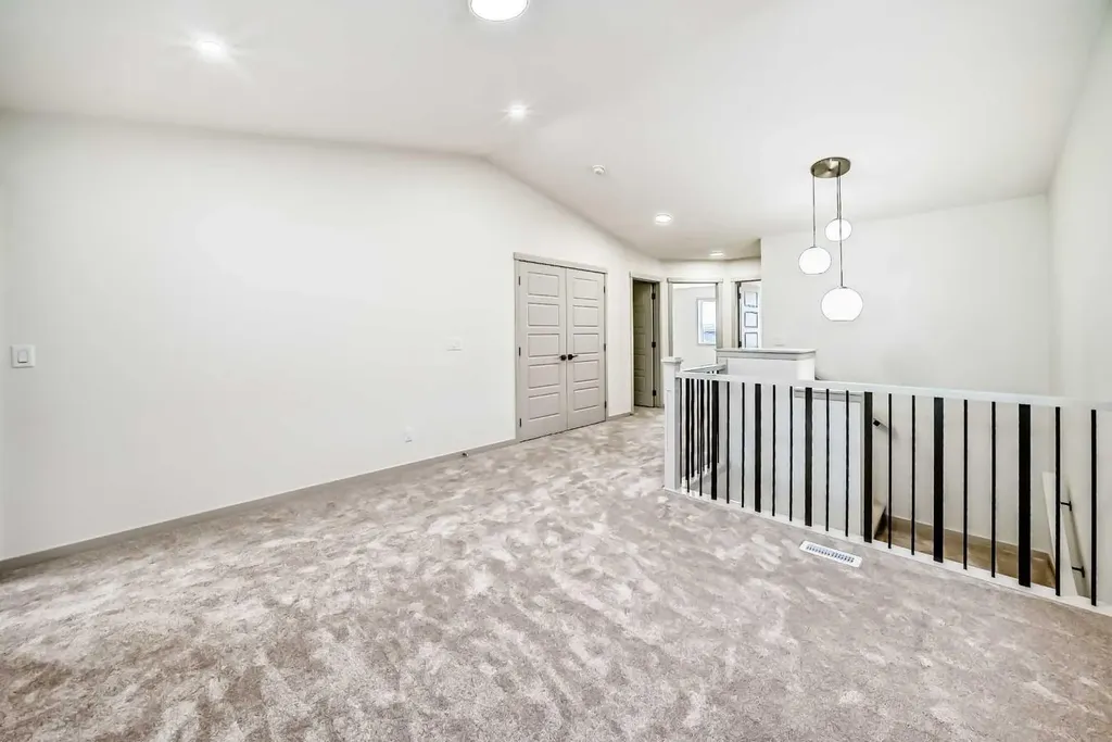 31 Lucas Passage NW Calgary AB T3P 1Z4