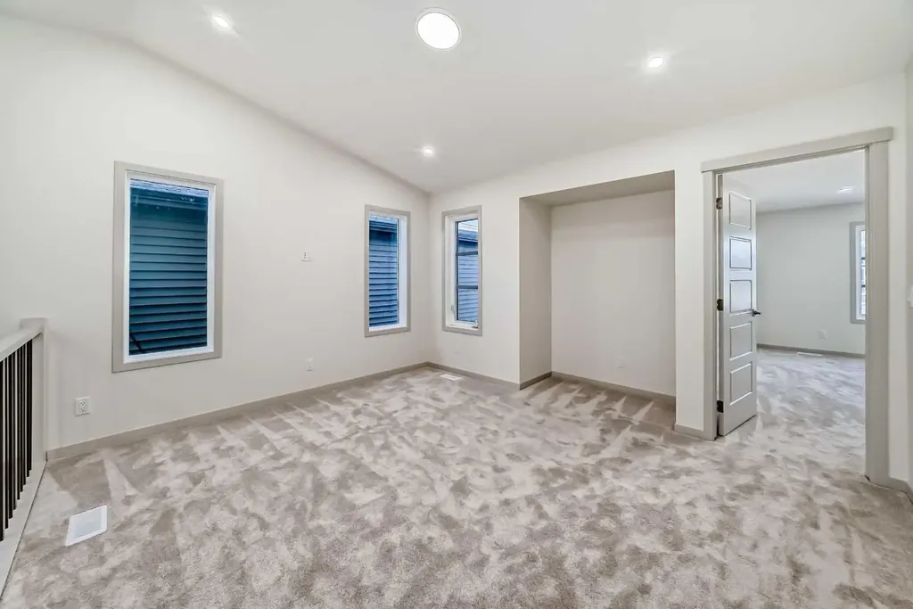 31 Lucas Passage NW Calgary AB T3P 1Z4