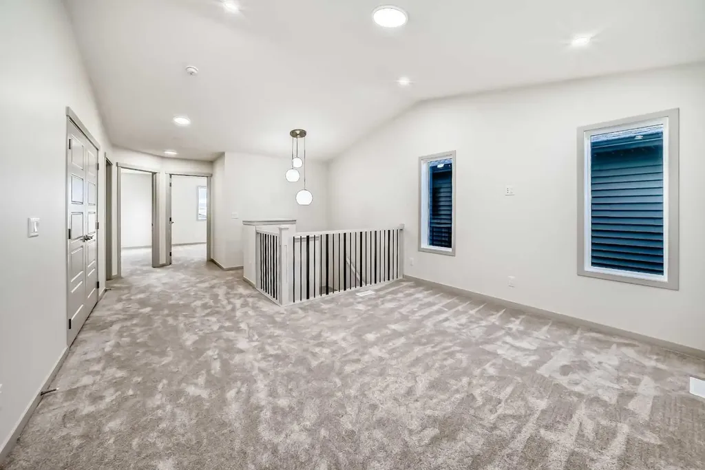 31 Lucas Passage NW Calgary AB T3P 1Z4