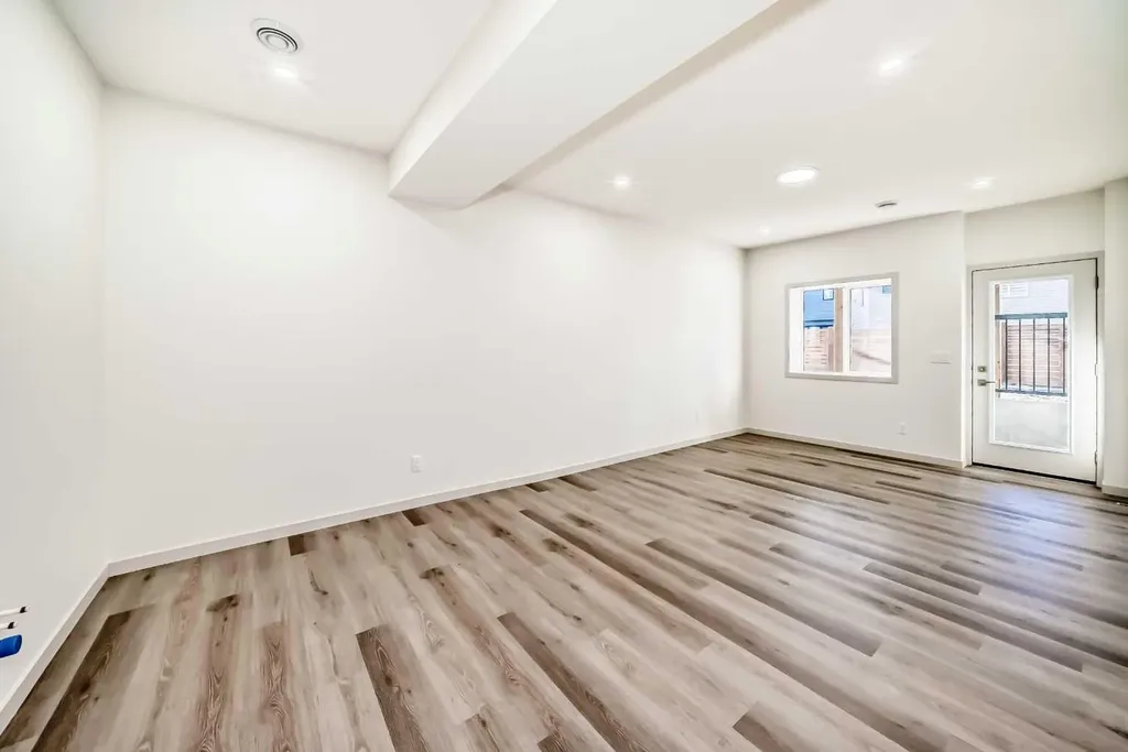 31 Lucas Passage NW Calgary AB T3P 1Z4