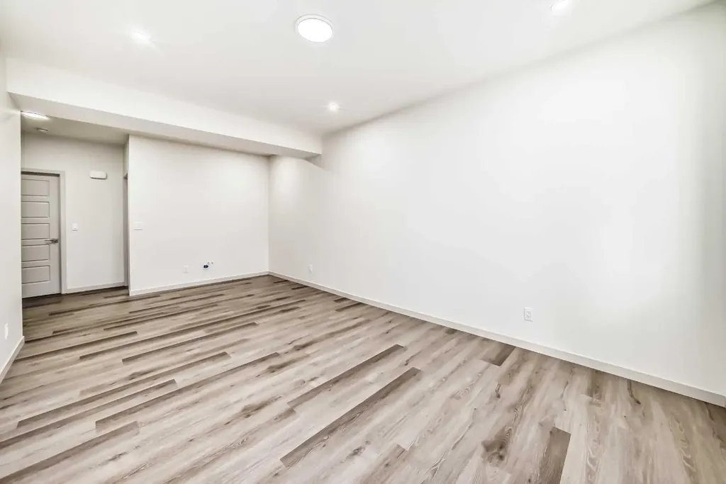 31 Lucas Passage NW Calgary AB T3P 1Z4