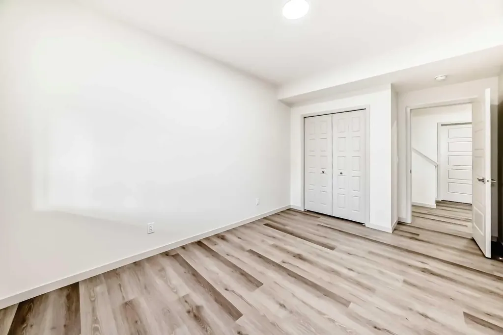 31 Lucas Passage NW Calgary AB T3P 1Z4