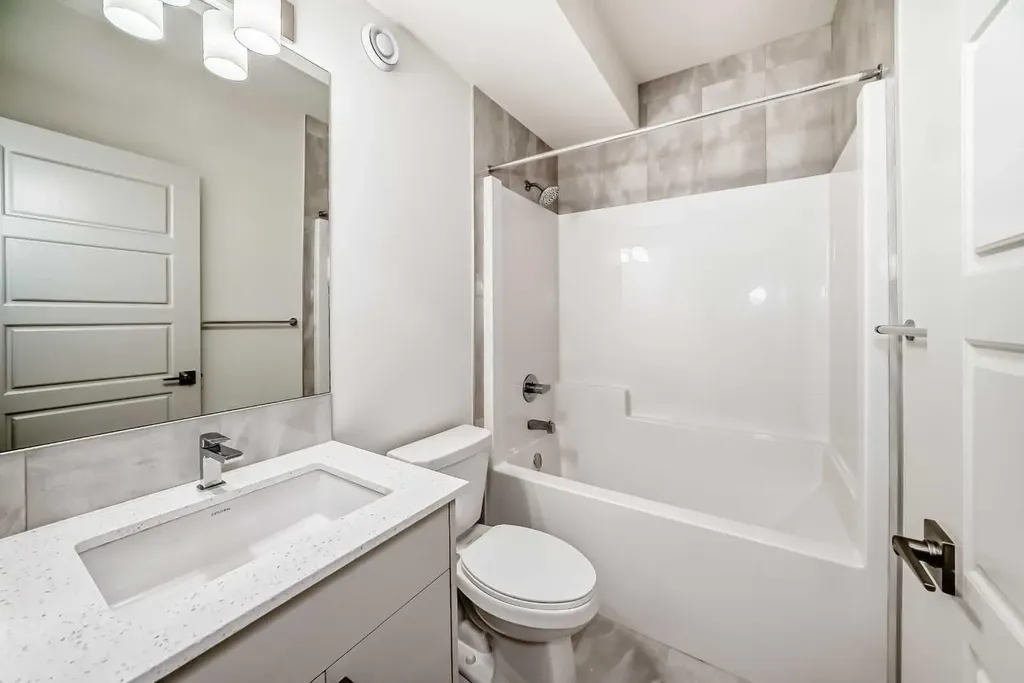 31 Lucas Passage NW Calgary AB T3P 1Z4