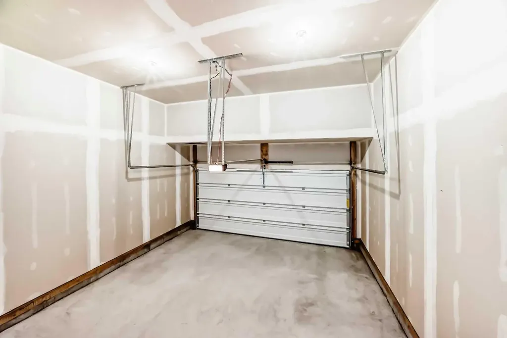 31 Lucas Passage NW Calgary AB T3P 1Z4