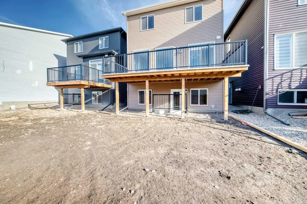 31 Lucas Passage NW Calgary AB T3P 1Z4