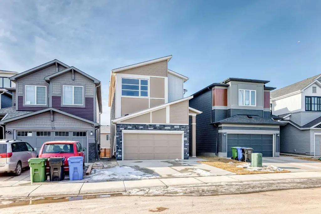 31 Lucas Passage NW Calgary AB T3P 1Z4