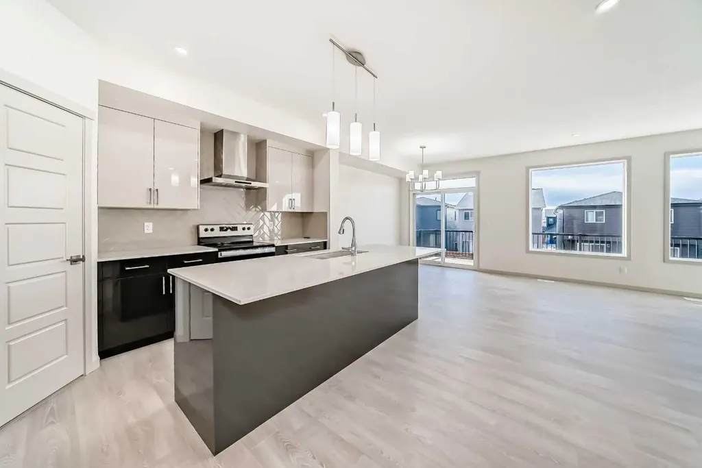 31 Lucas Passage NW Calgary AB T3P 1Z4
