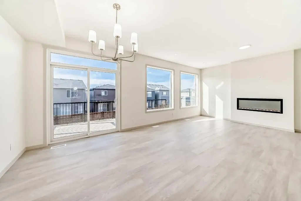 31 Lucas Passage NW Calgary AB T3P 1Z4