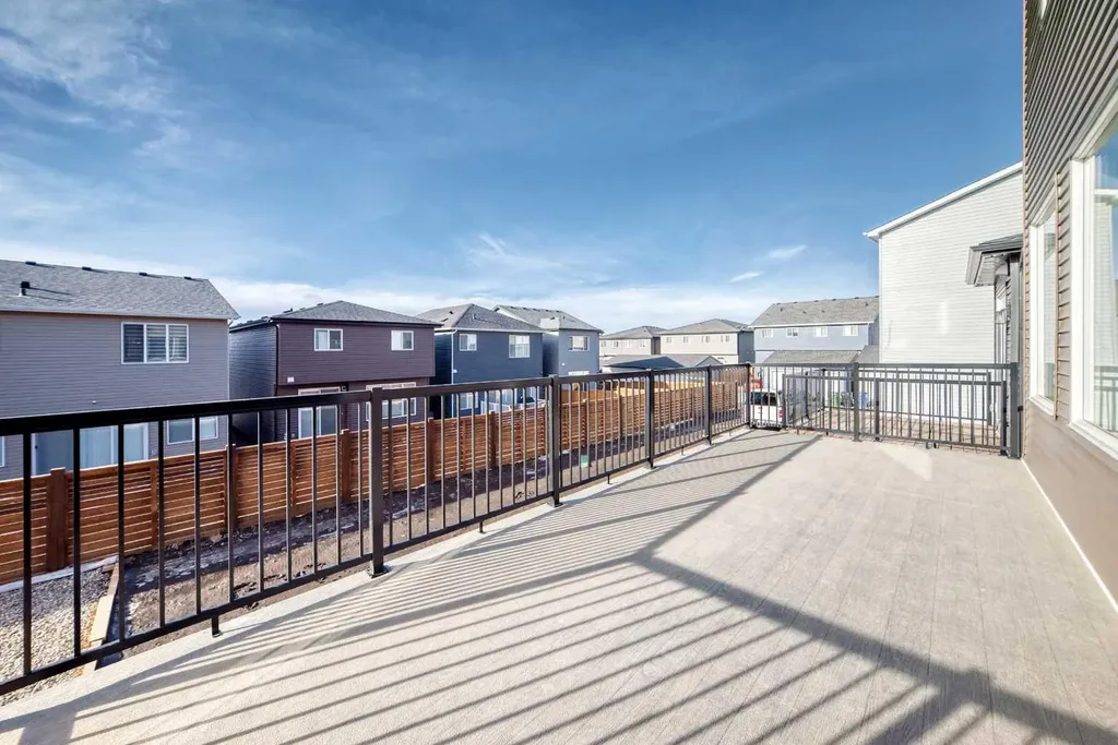 31 Lucas Passage NW Calgary AB T3P 1Z4