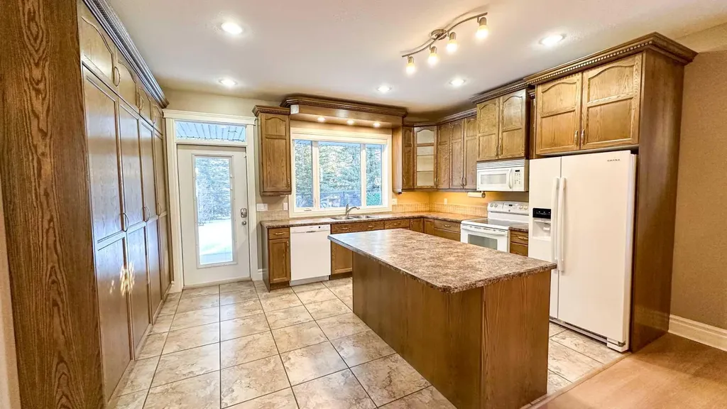603 5 Street SW Sundre AB T0M1X0