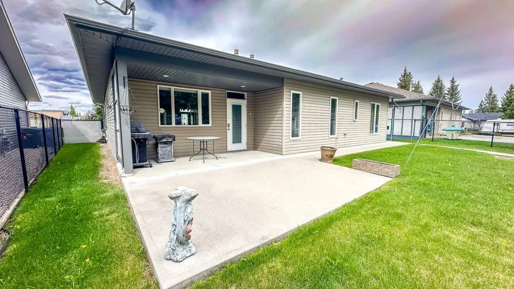 603 5 Street SW Sundre AB T0M1X0
