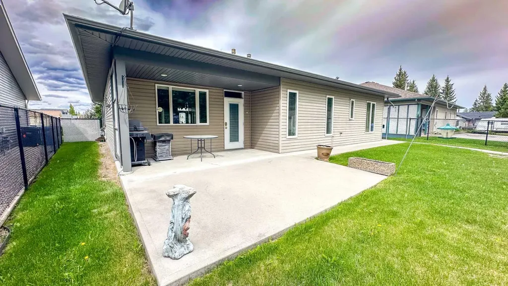 603 5 Street SW Sundre AB T0M1X0
