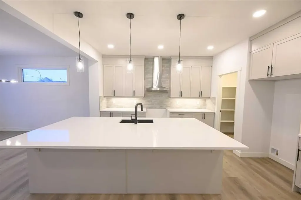 8702 128 Avenue Grande Prairie AB T8X 0X7