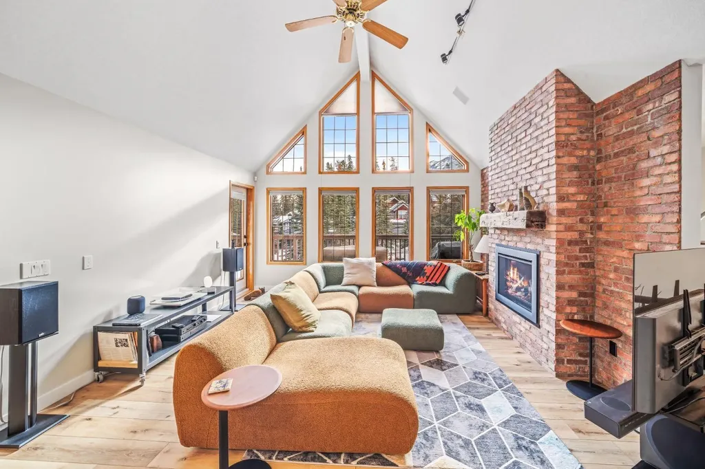 108 Lougheed Circle Banff AB T1L 1B4