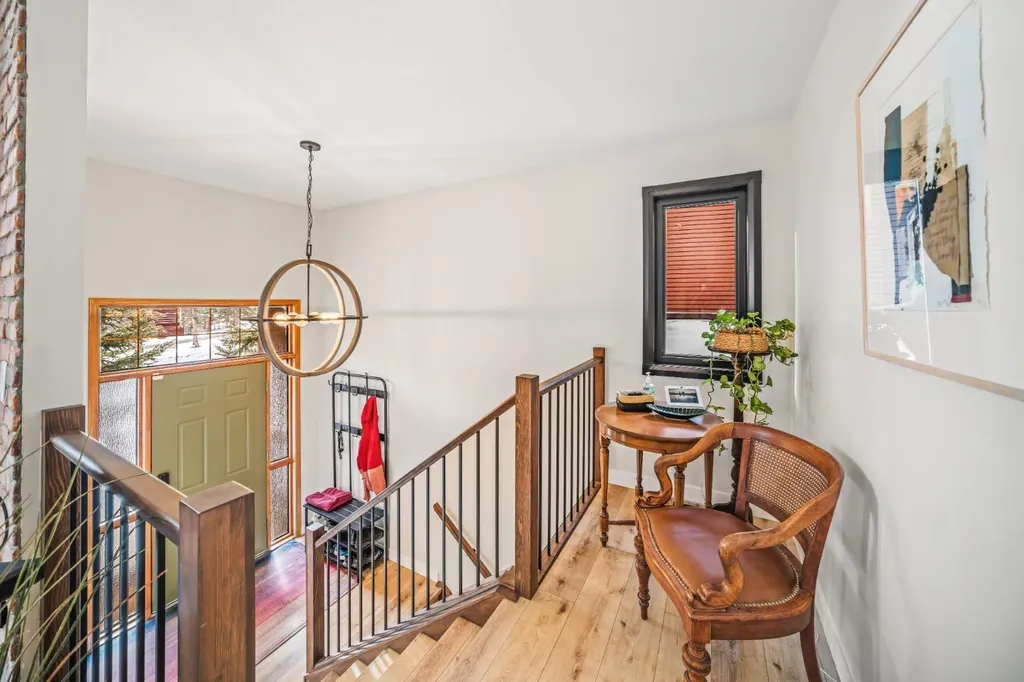 108 Lougheed Circle Banff AB T1L 1B4
