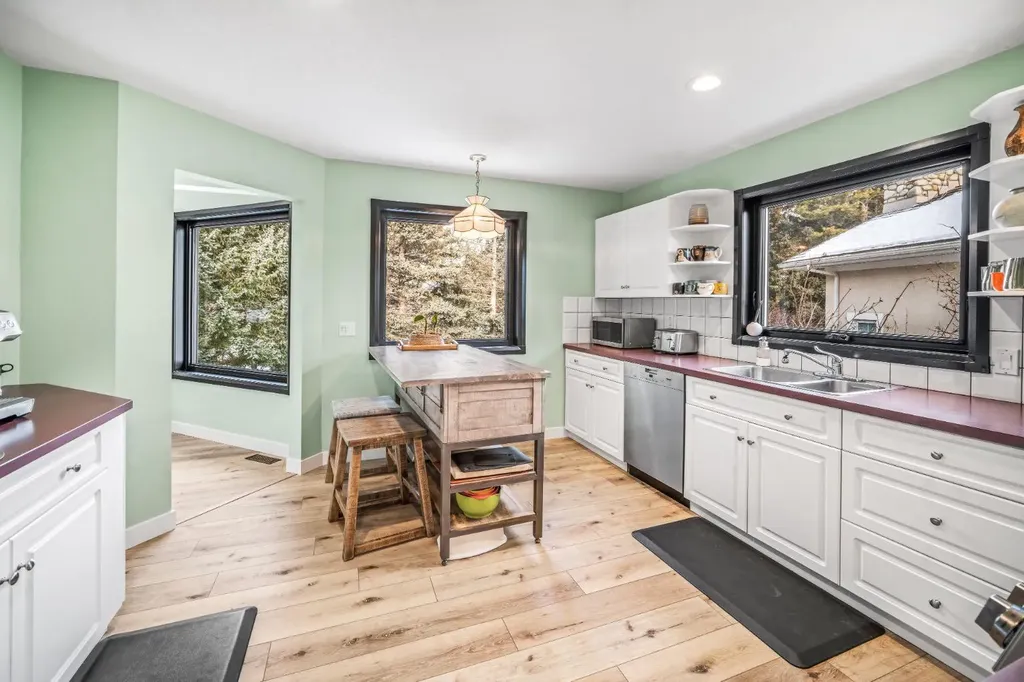 108 Lougheed Circle Banff AB T1L 1B4