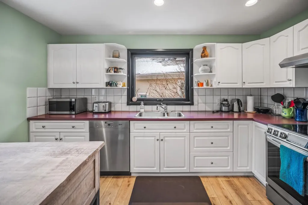 108 Lougheed Circle Banff AB T1L 1B4