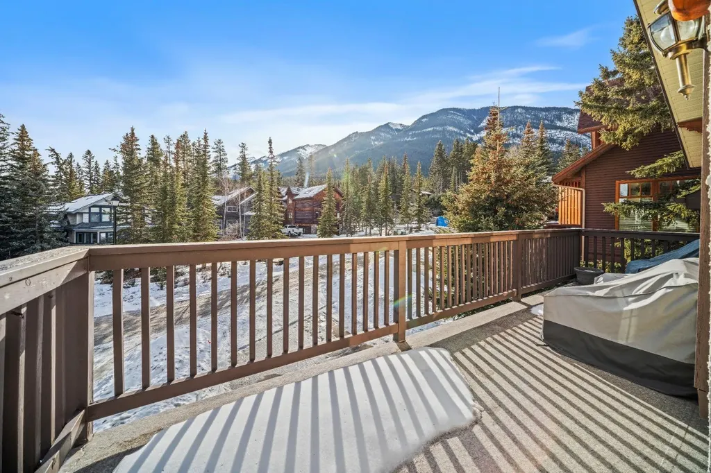 108 Lougheed Circle Banff AB T1L 1B4